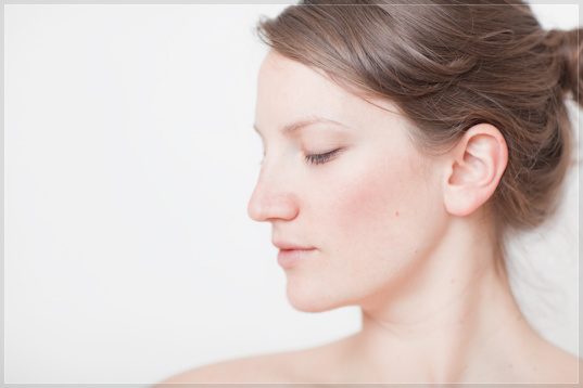 Blog girl shoulders on white ebb and flow