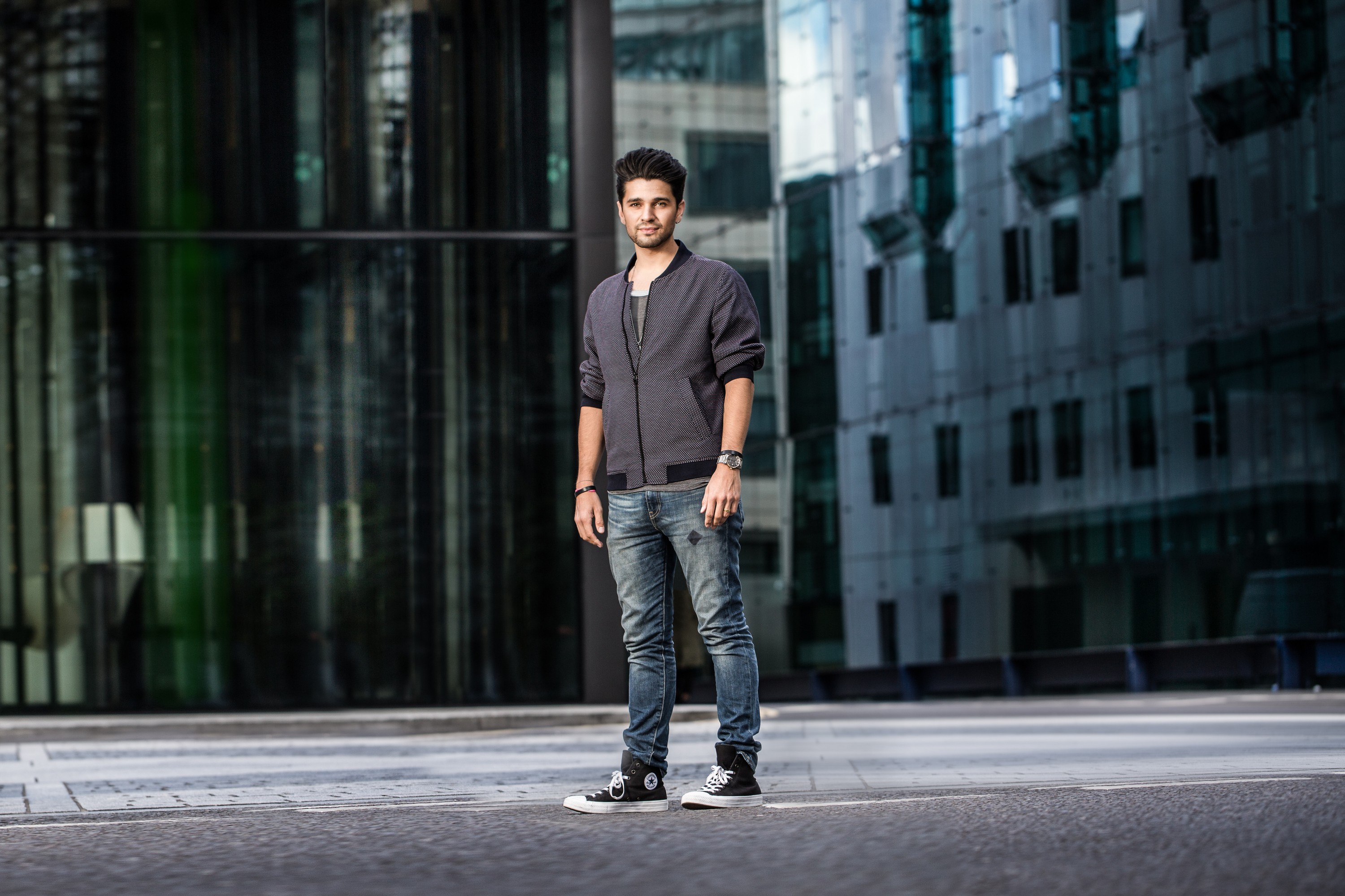 Sam Dixon (Maddox Magic), magician, in the City of London after hours, portrait by Mat Smith Photography