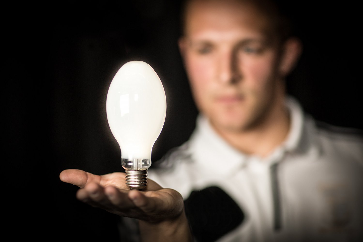 Concept shoot: a pupil with a light bulb idea